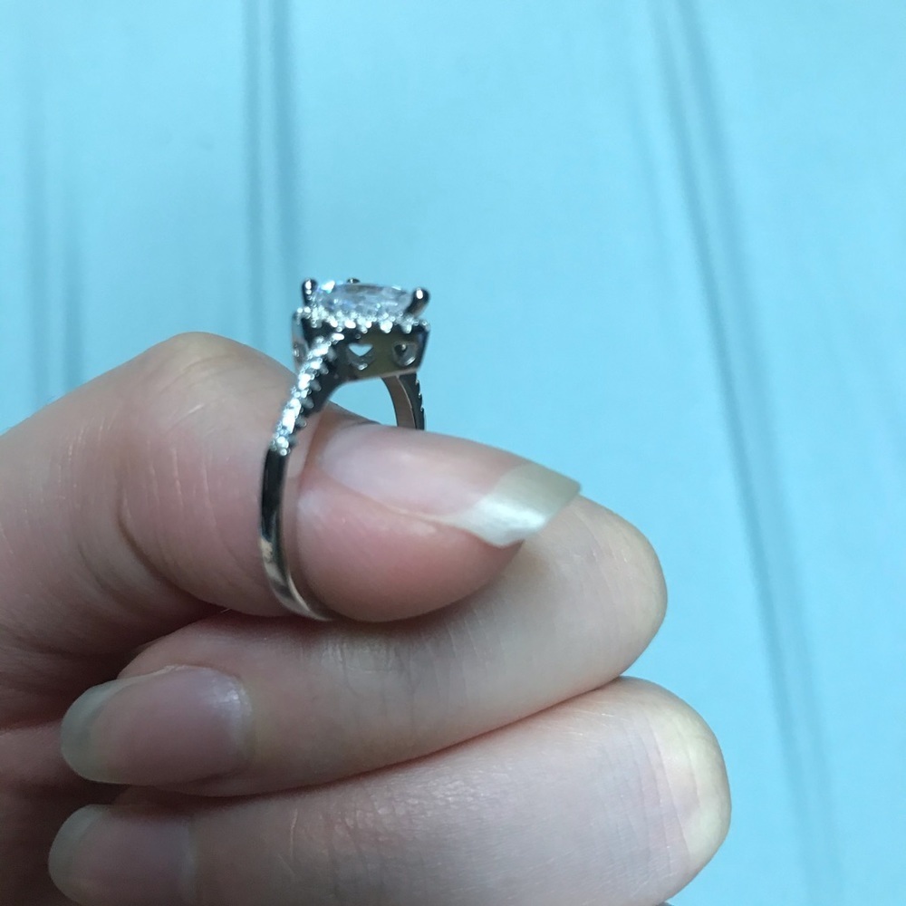 White Heart cut silver cubic zirconia ring - Picture 6 of 7